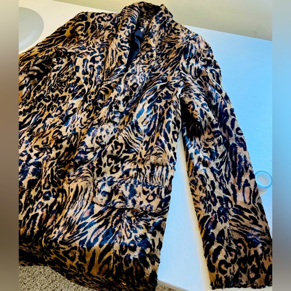 Faux-fur Cheetah print coat - Picture 4 of 12